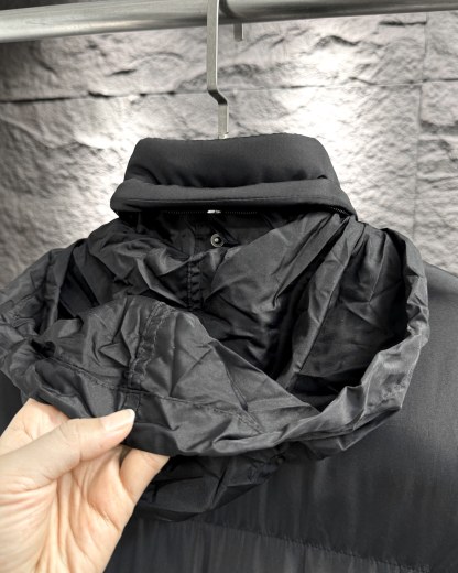 バレンシアガ「Balenciaga」‌アルファベットプロファイル羽毛