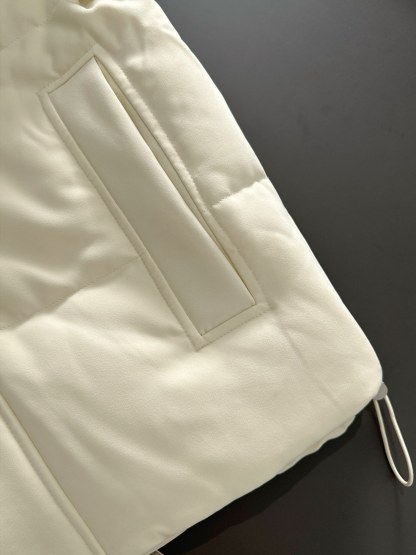 バレンシアガ「Balenciaga」‌2024秋冬最新バーチカルネックダウンジャケット