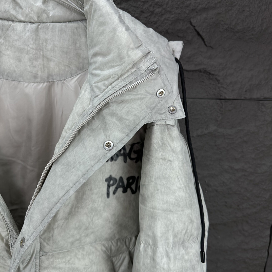 バレンシアガ「Balenciaga」‌2024秋冬最新ダウンジャケット