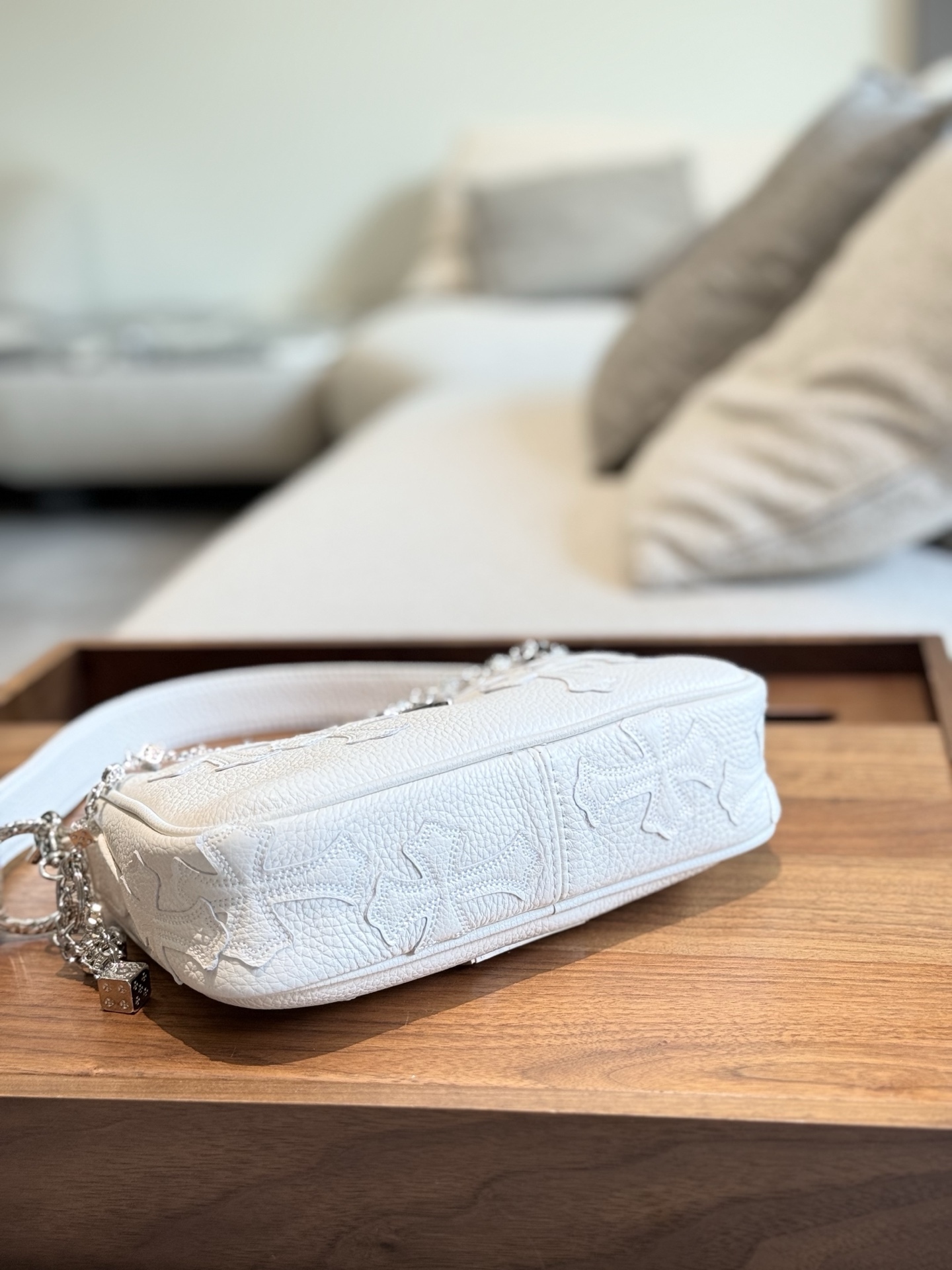 クロムハーツ「Chrome Hearts」十字架のショルダーバッグ