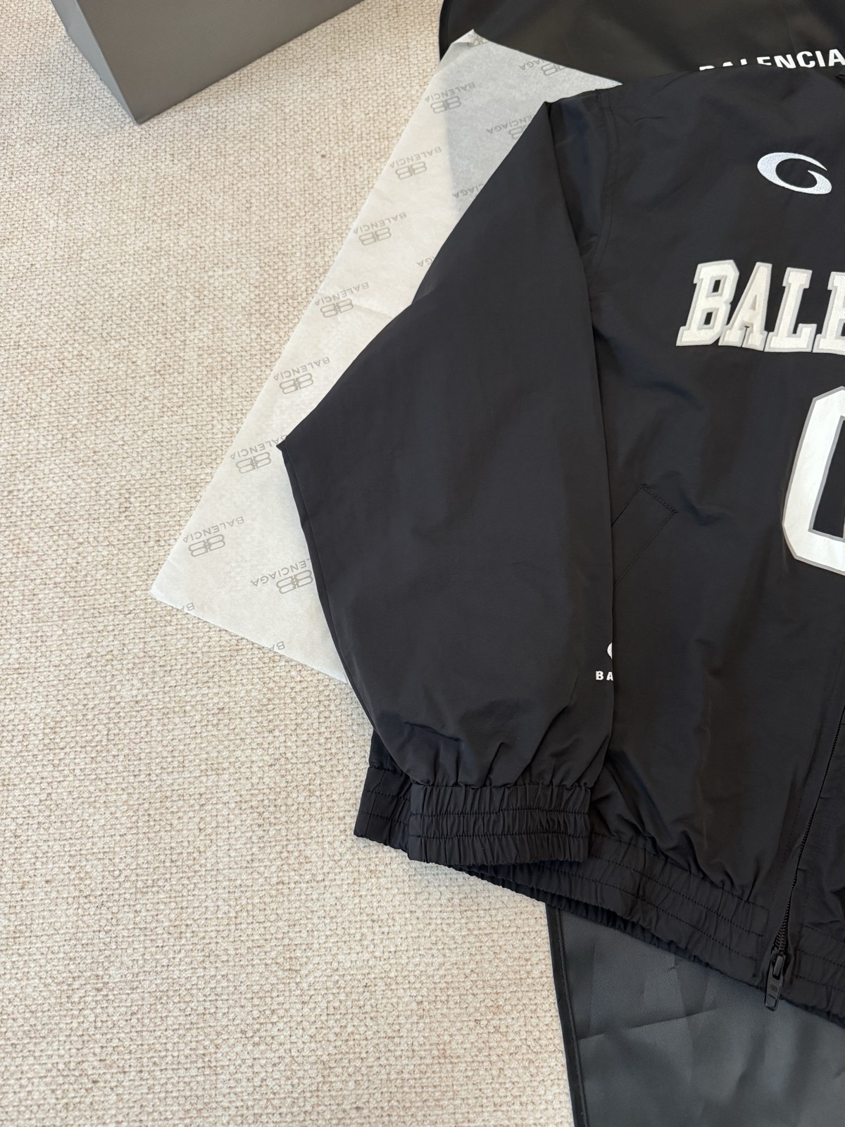 バレンシアガ「Balenciaga」‌バスケットボールコレクション 01 スポーツジャケット