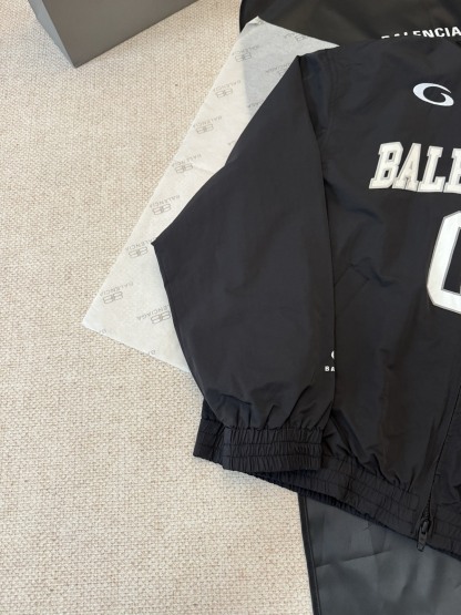 バレンシアガ「Balenciaga」‌バスケットボールコレクション 01 スポーツジャケット