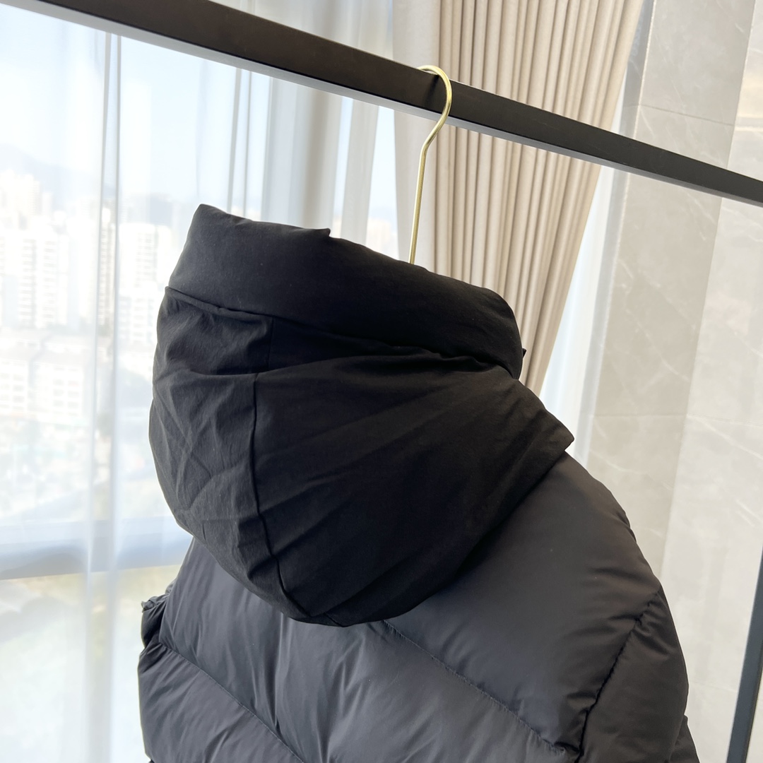 モンクレール「Moncler」ブラックレーベル ブラックウォリアー ショートダウンジャケット