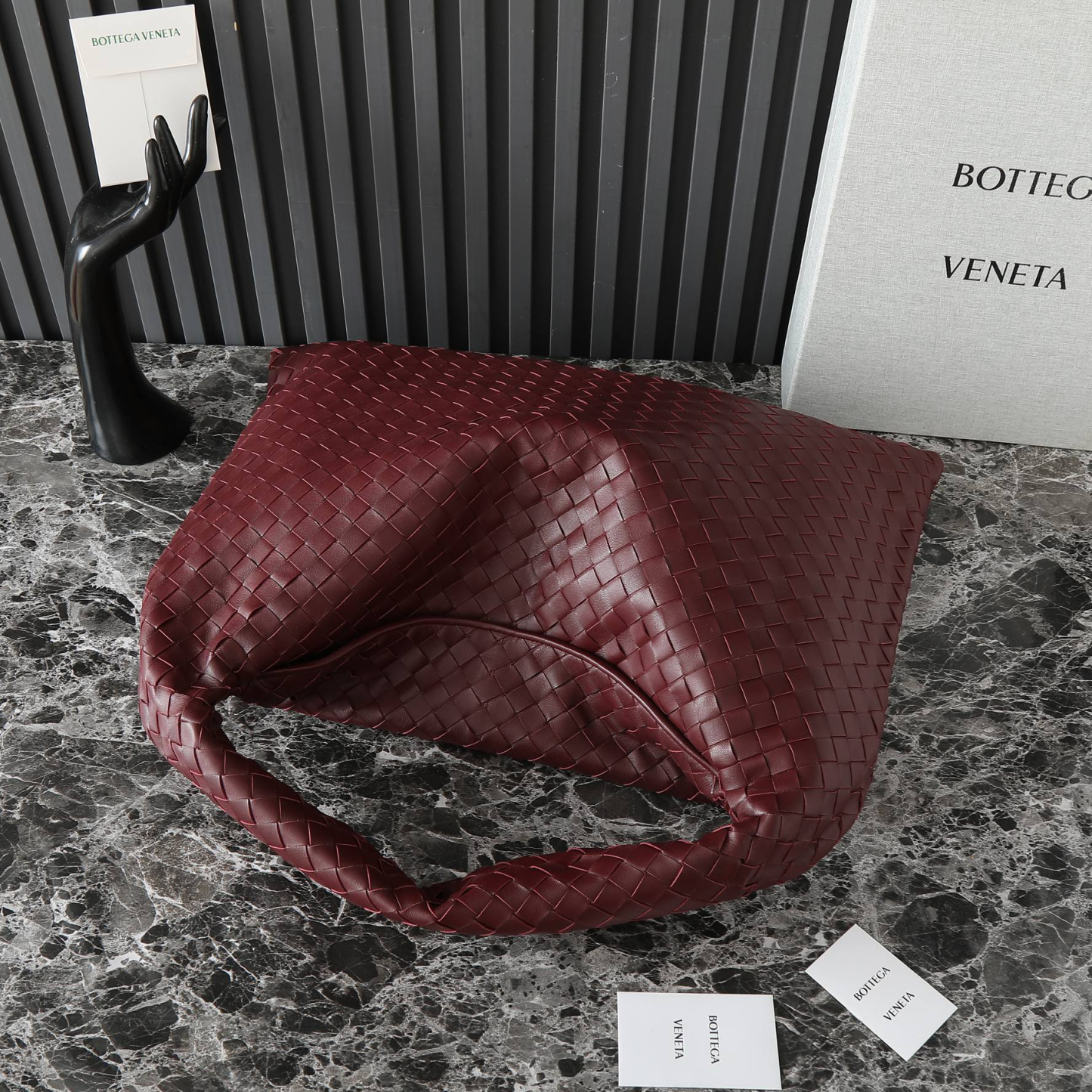 ボッテガ・ヴェネタ「Bottega Veneta」 Hop ラージショルダーバッグ