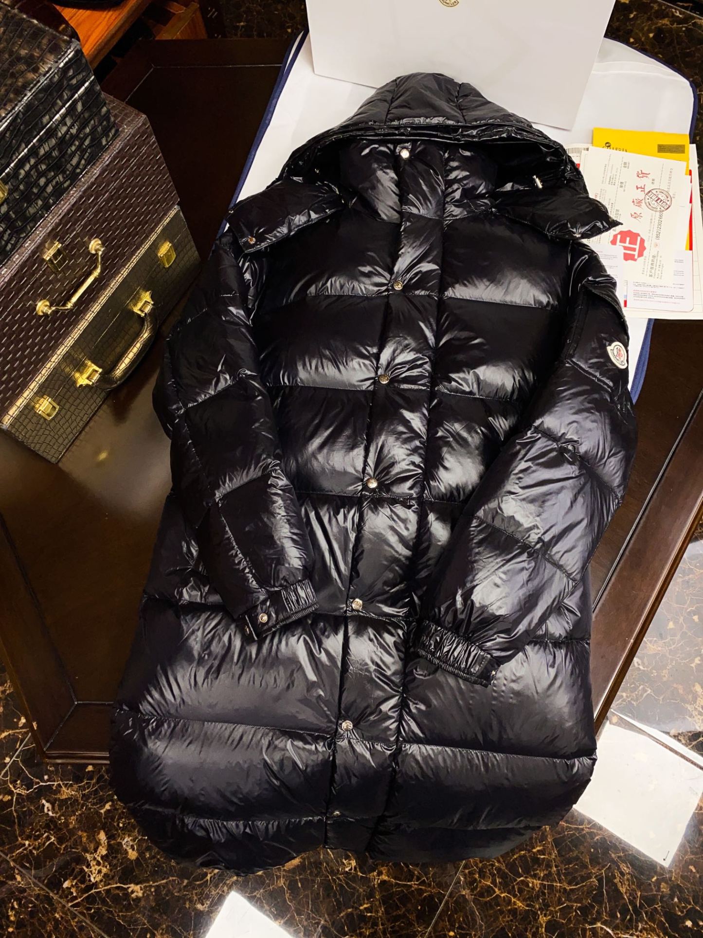 モンクレール「Moncler」ミドル丈フード付きダウンジャケット