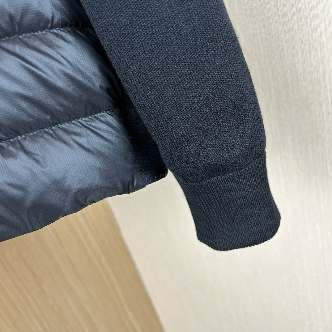 モンクレール「Moncler」ミドル丈フード付きダウンジャケット