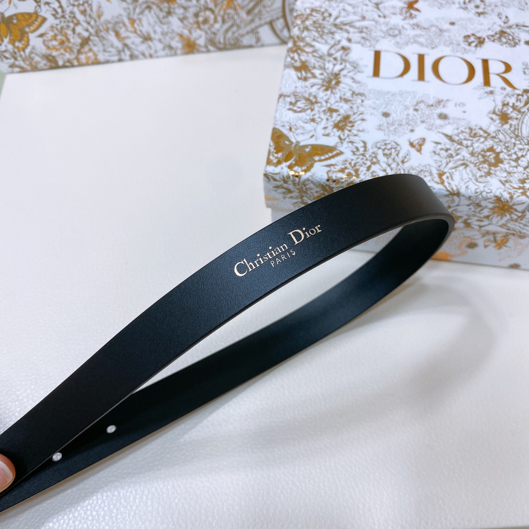 ディオール「Dior」Métamorphose スムースレザー バタフライバックル ベルト100CM