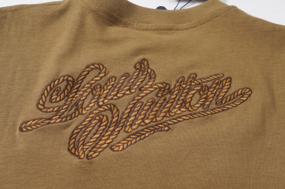 ルイ・ヴィトン「Louis Vuitton」ラリアットレターロゴ刺繍半袖Tシャツ