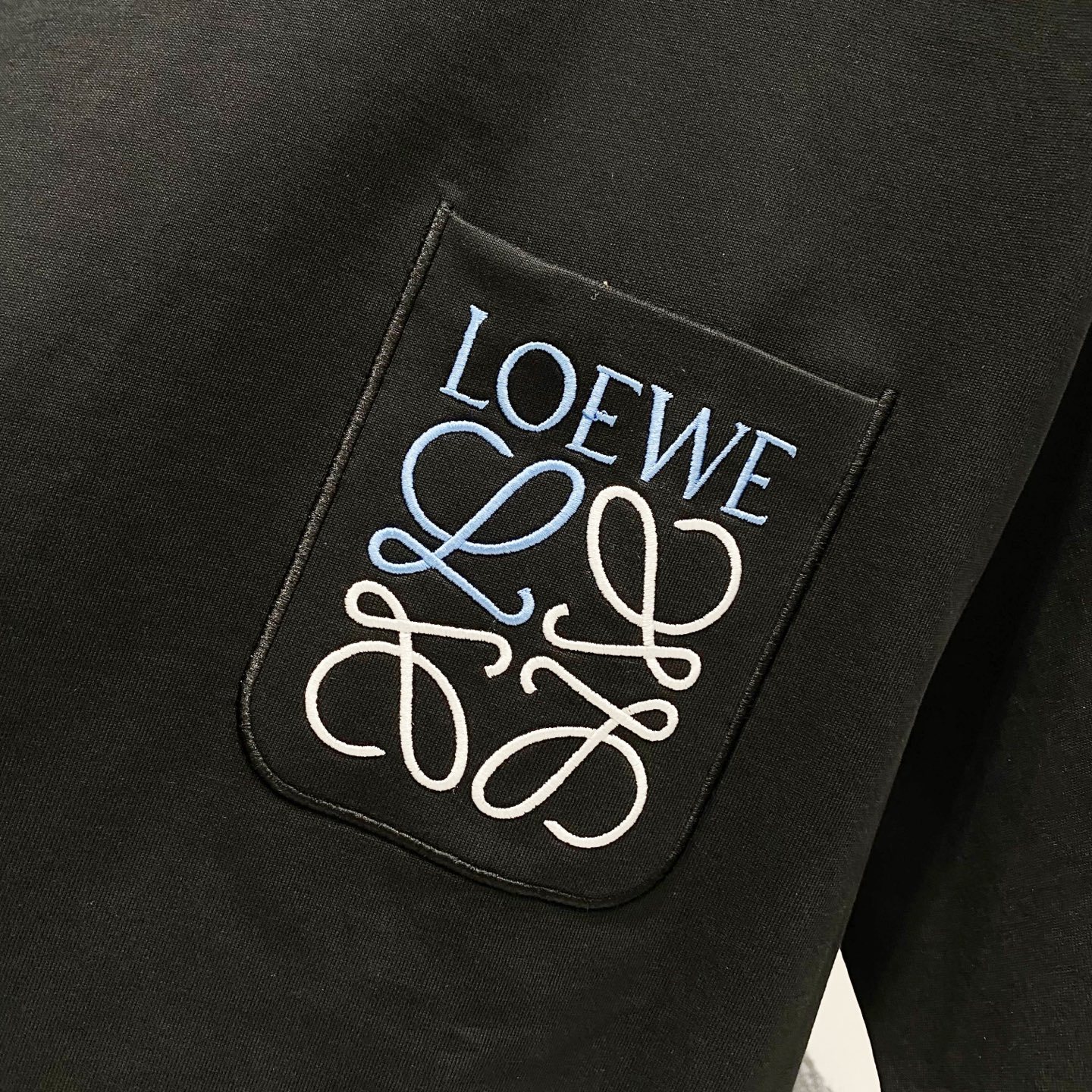 ロエベ「Loewe」パケット&カラーリング刺繍ロゴ半袖Tシャツ