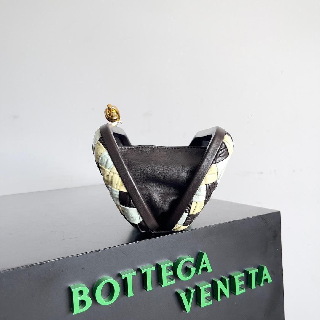 ボッテガ・ヴェネタ「Bottega Veneta」Knot イブニングバッグ クラシックリターン