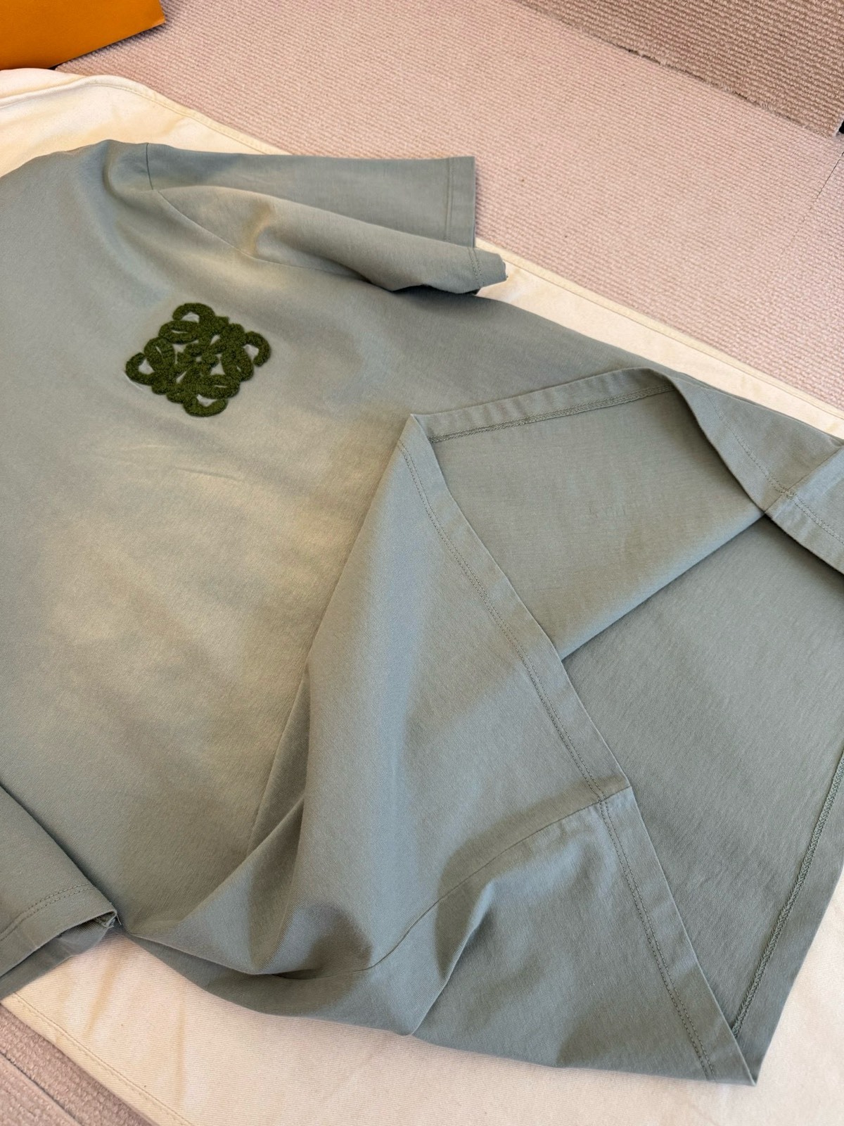 ロエベ「Loewe」アナグラム タオル刺繍 ウォッシュドTシャツ