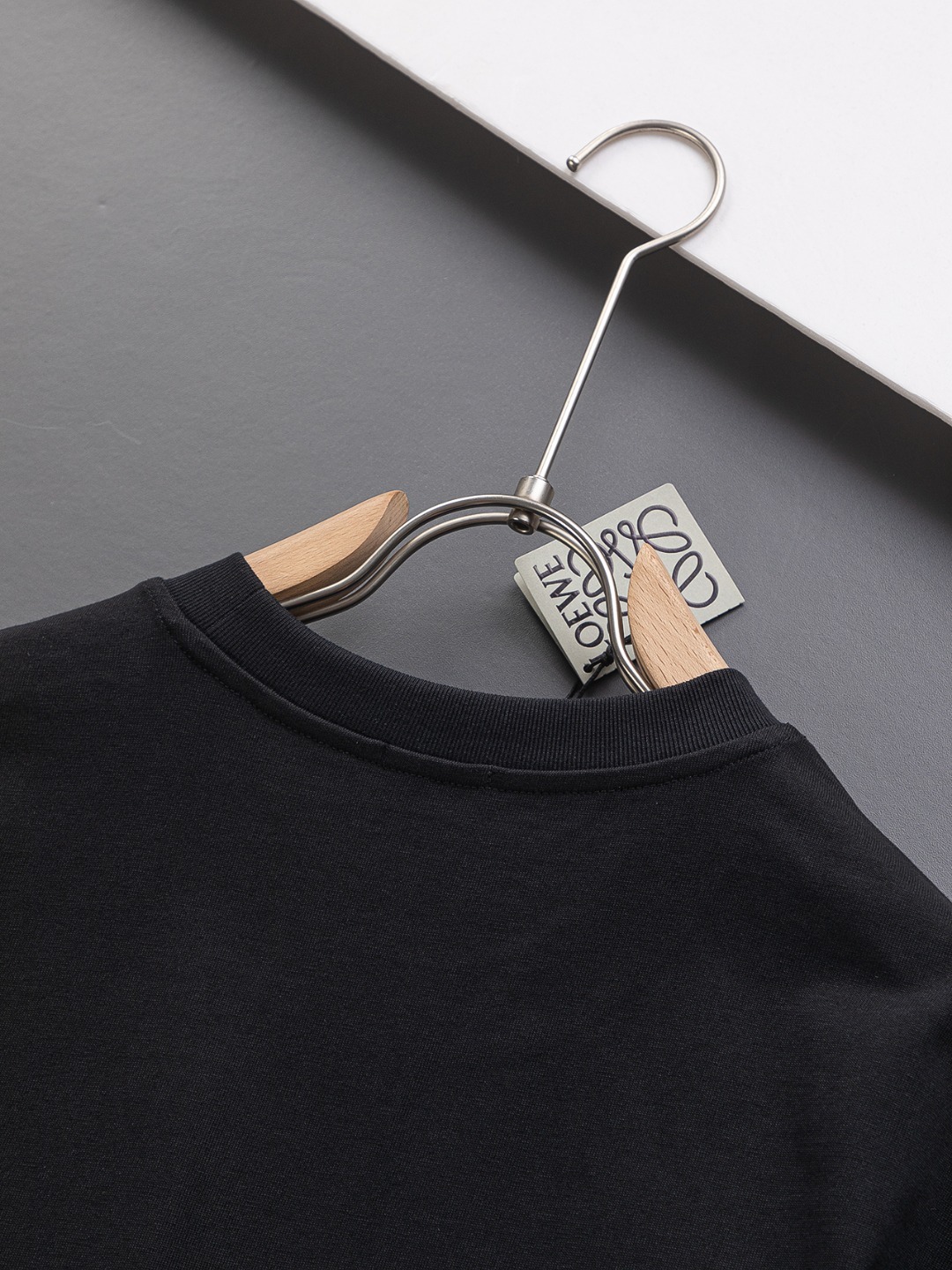 ロエベ「Loewe」マルチカラー レター エンブロイダリー Tシャツ