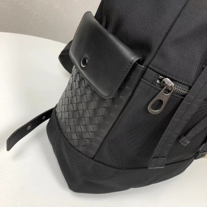 ボッテガ・ヴェネタ「Bottega Veneta」Intrecciato メンズリュックサック