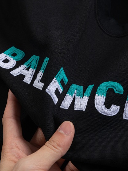 バレンシアガ「Balenciaga」ツートンカラー レター エンブロイダリー Tシャツ
