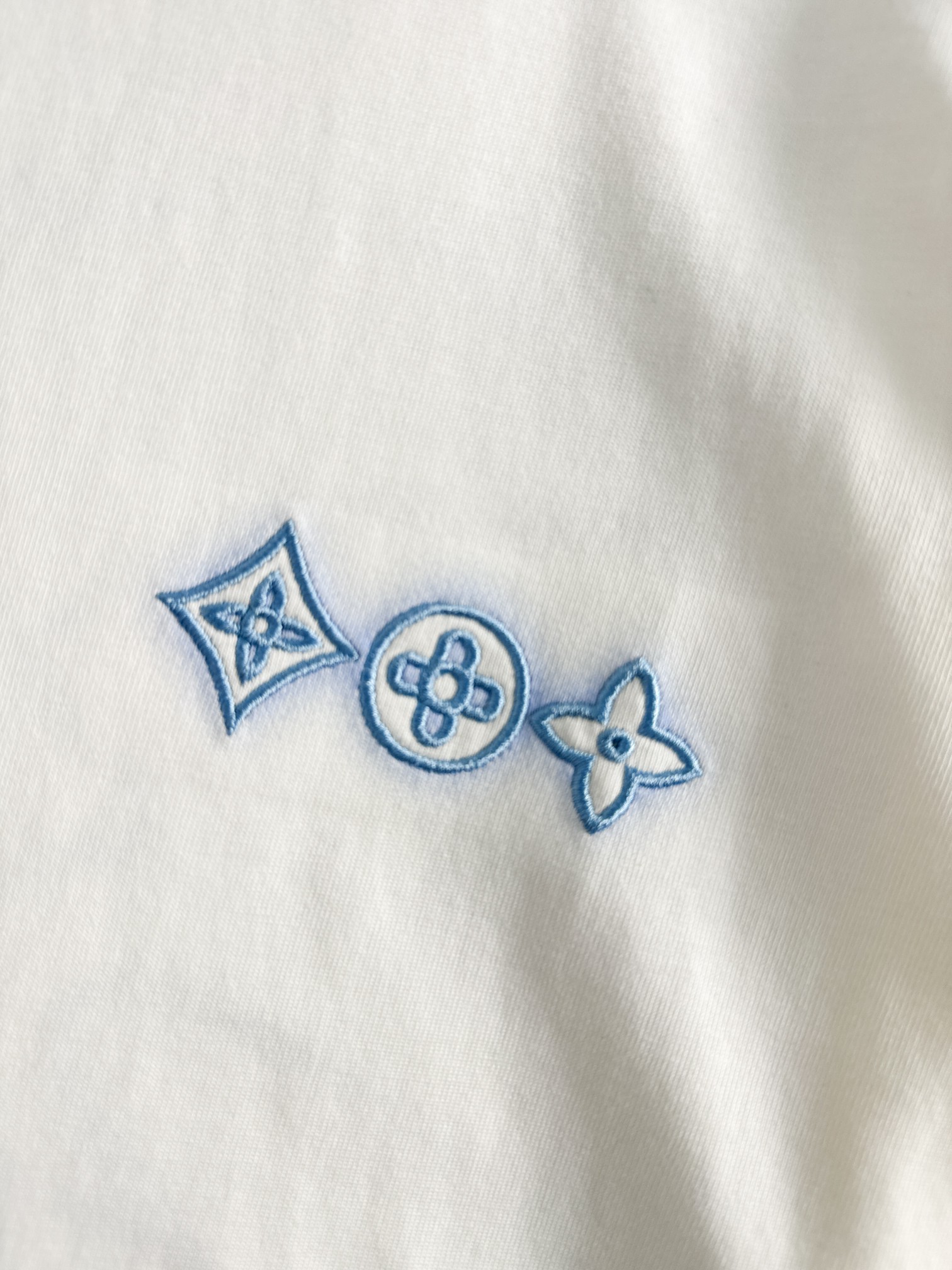 ルイ・ヴィトン「Louis Vuitton」クラウド スプレー エンブロイダリー Tシャツ