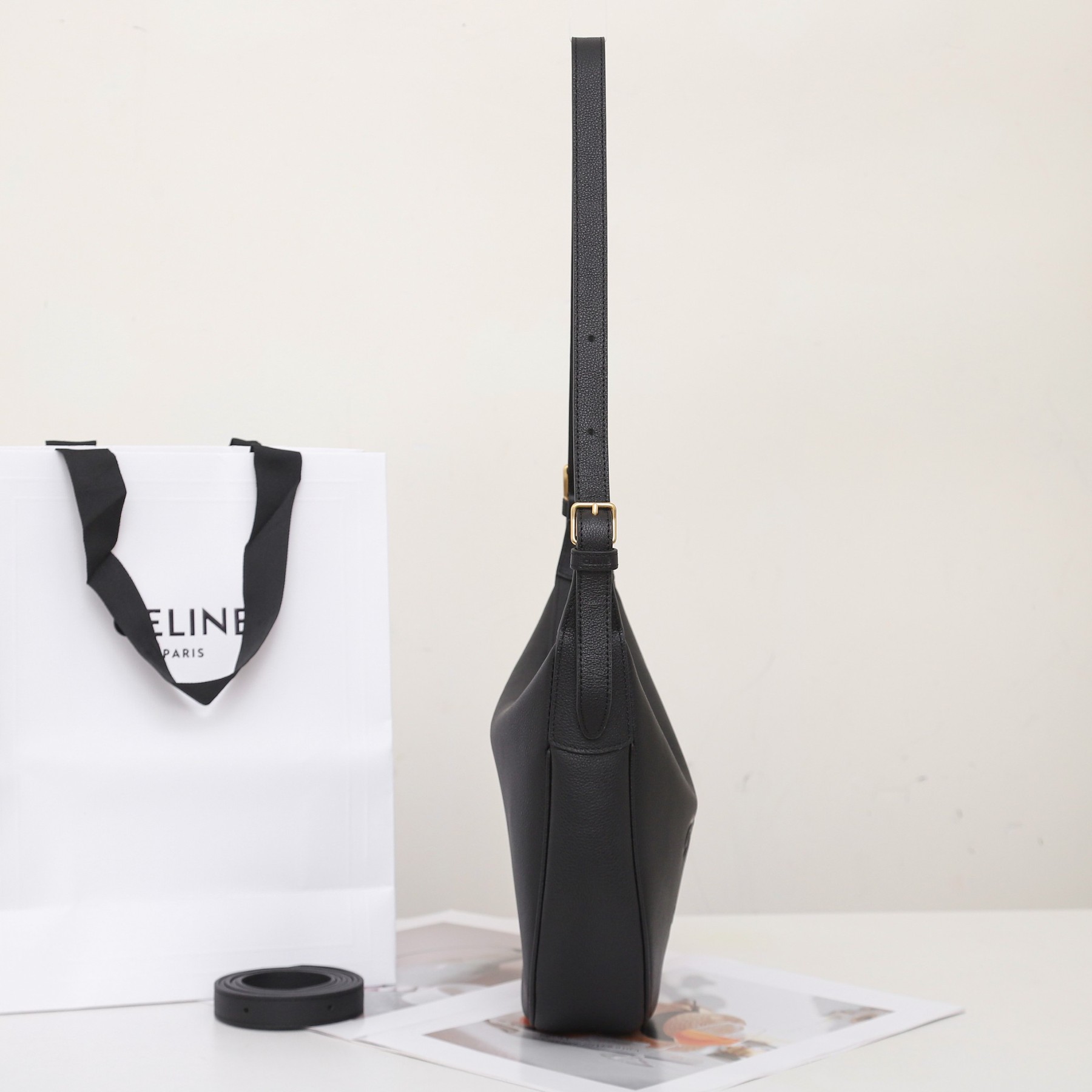 セリーヌ「Celine」Triomphe Canvas ホボショルダーバッグ