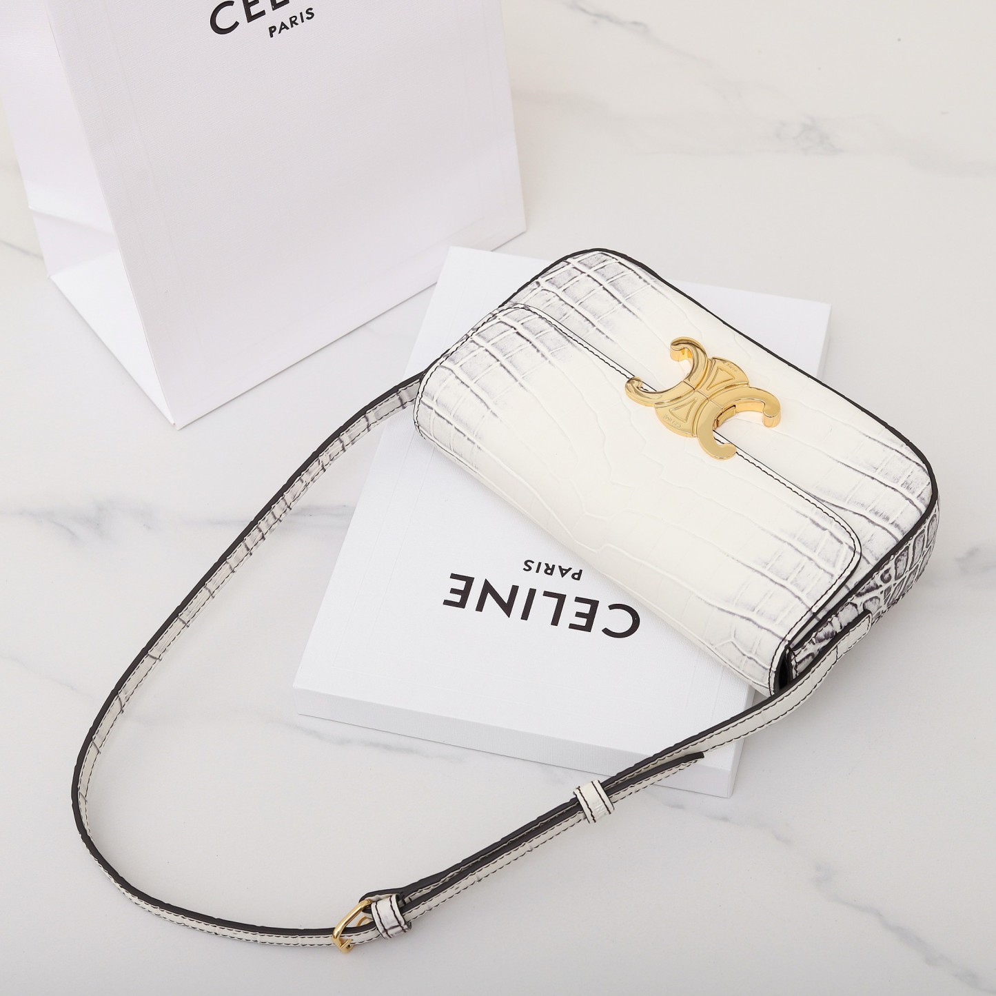 セリーヌ「Celine」Triomphe エンボスドクロコダイルレザー ショルダーバッグ