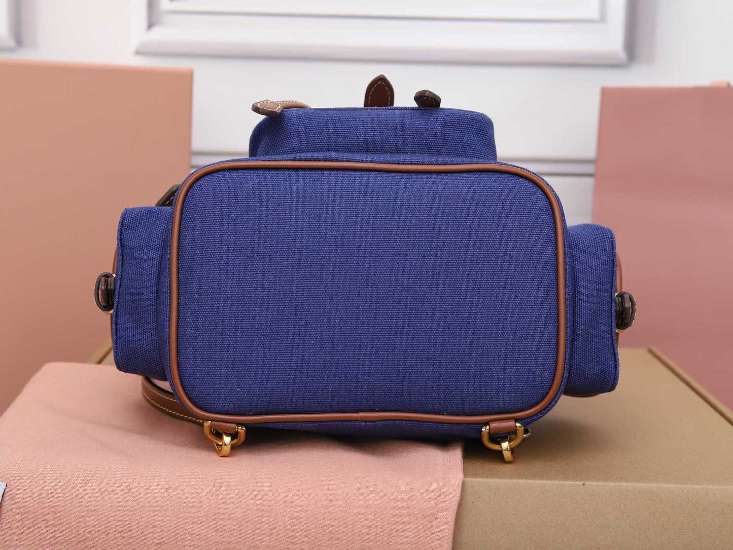 ミュウミュウ「Miu Miu」Wander コンバーチブルリュックサック