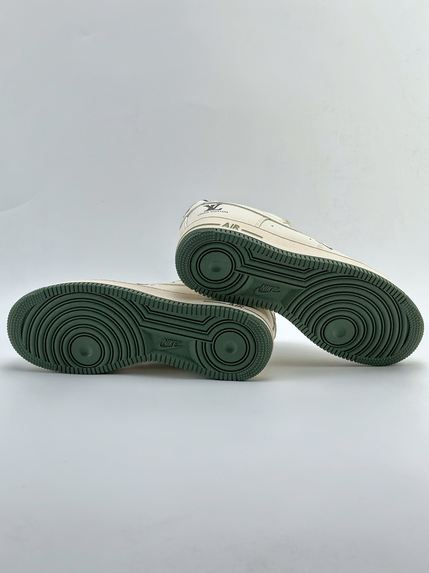 「コラボモデル」Louis Vuitton x Nike Air Force 1 Low スニーカー