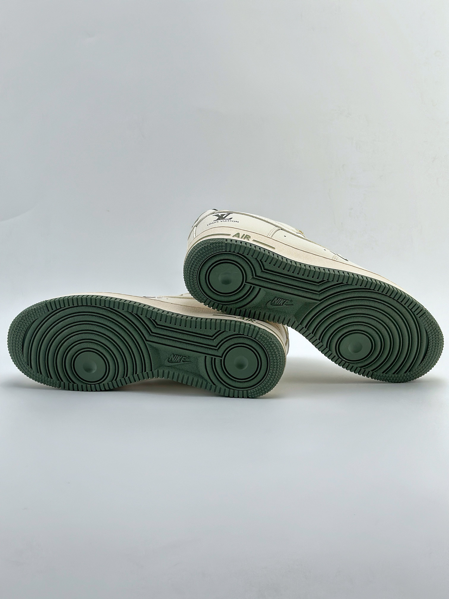 「コラボモデル」Louis Vuitton x Nike Air Force 1 Low スニーカー