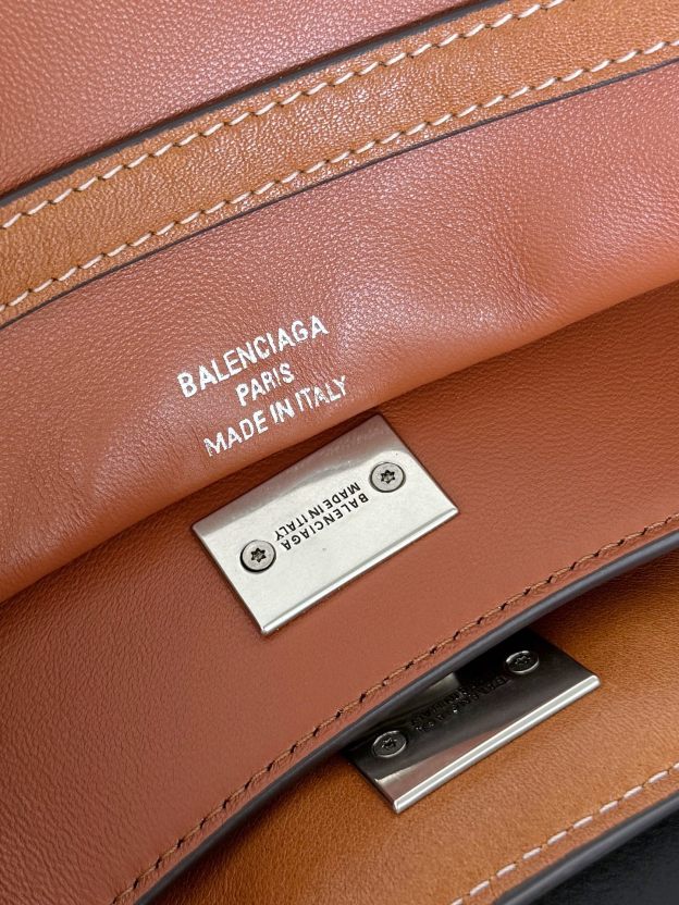 バレンシアガ「Balenciaga」Rodeo Drive スモールショルダーバッグ