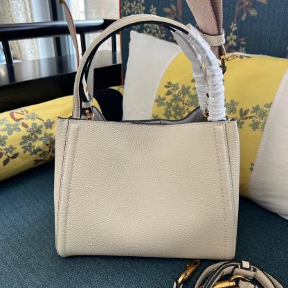 ヴァレンティノ「Valentino」ガラヴァーニ オールタイム レザー ショルダーバッグ