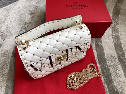 ヴァレンティノ「Valentino」ガラヴァーニ ミニ スタッド レザー ショルダーバッグ