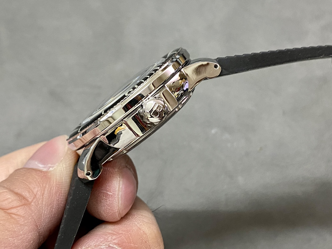 ブランパン「Blancpain」フィフティ・ファゾム バラクーダ自動巻きダイバーズウォッチ40.3mm