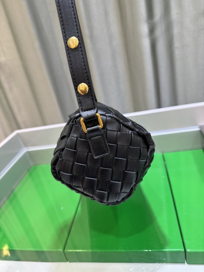 ボッテガ・ヴェネタ「Bottega Veneta」2024早秋 大中華区限定 ショルダーバッグ