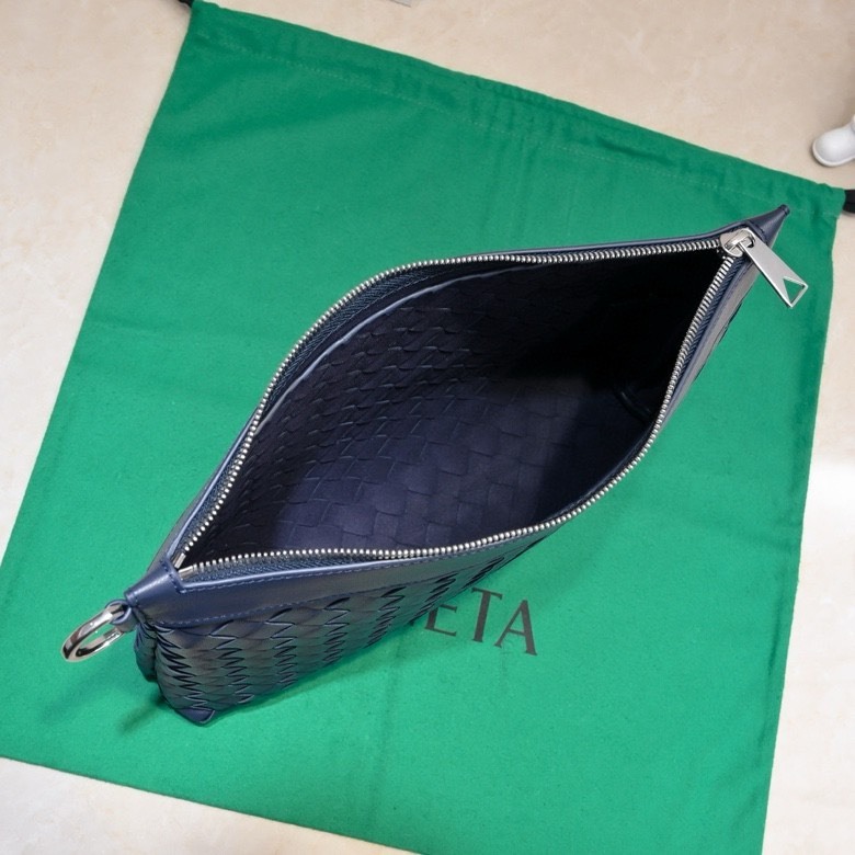 ボッテガ・ヴェネタ「Bottega Veneta」Intrecciato メンズクラッチバッグ