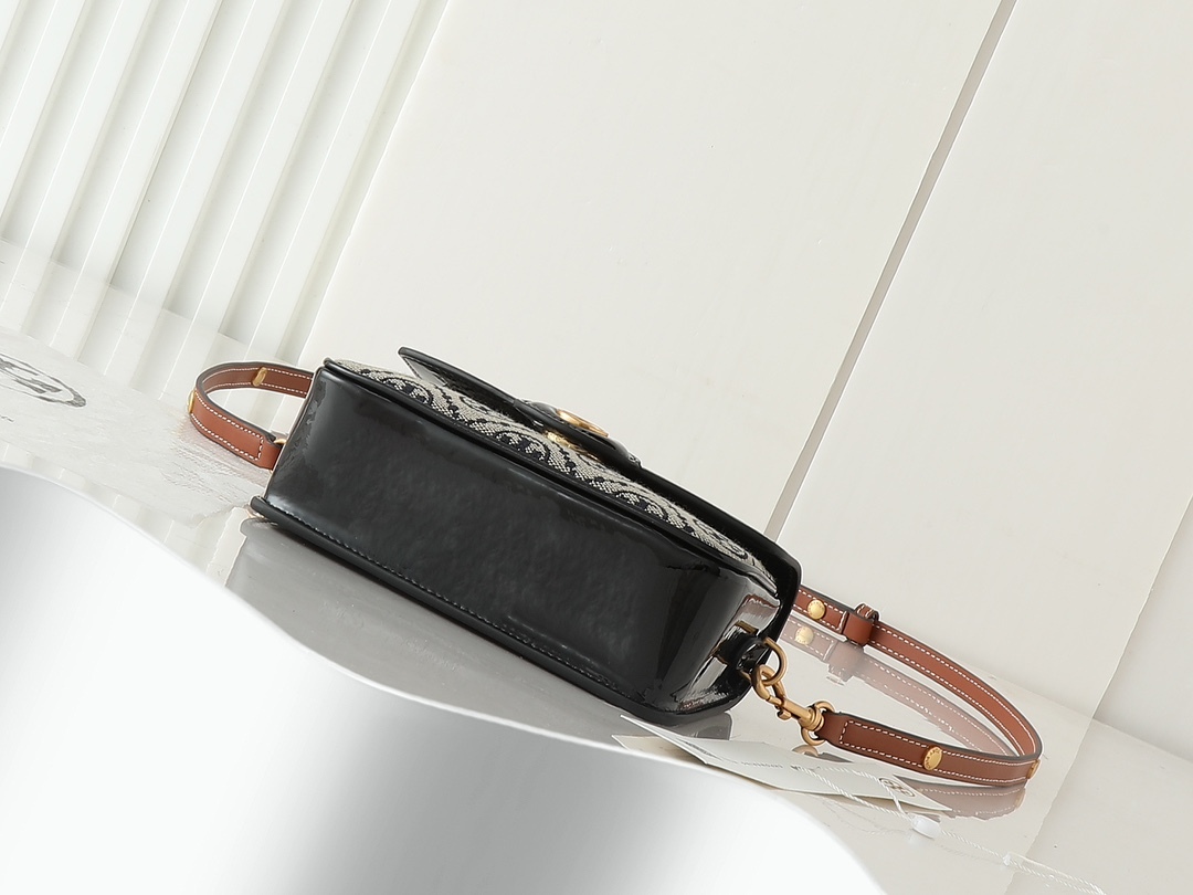 トリー バーチ「Tory Burch」Tofu ショルダーバッグ