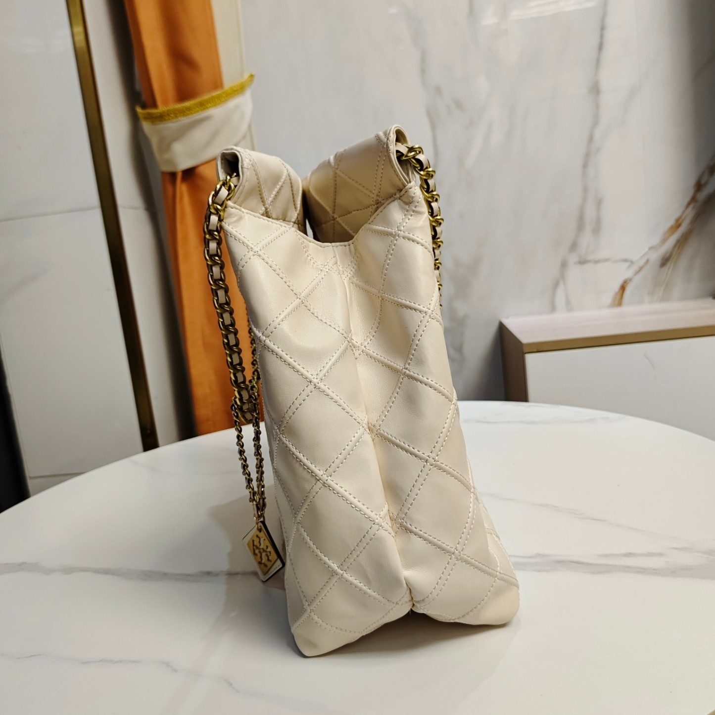 トリー バーチ「Tory Burch」 FLEMING SOFT 抽繩ショルダーバッグ