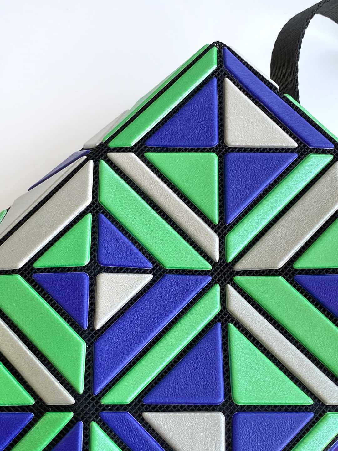 イッセイ・ミヤケ「Issey Miyake」BAO BAO LUCENT 6×6 トートバッグ