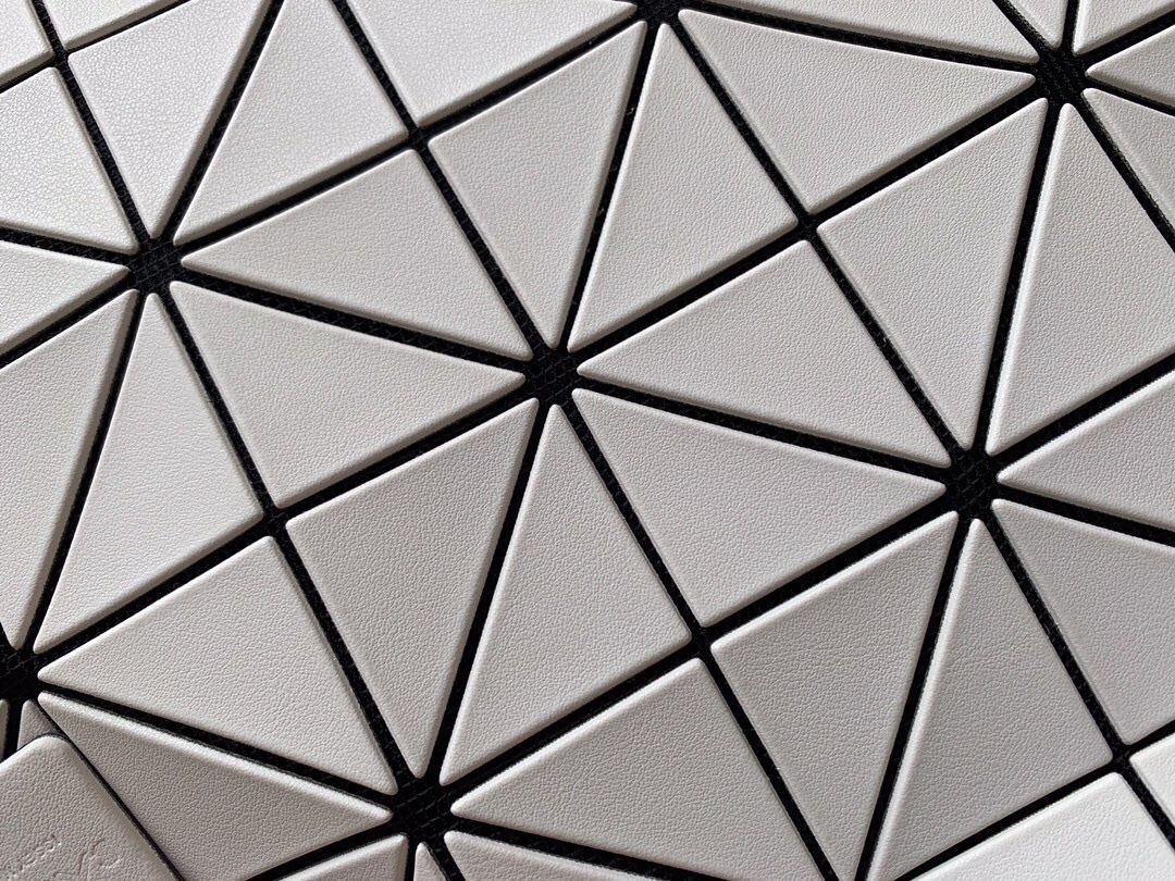 イッセイ・ミヤケ「Issey Miyake」BAO BAO LUCENT 6×6 トートバッグ