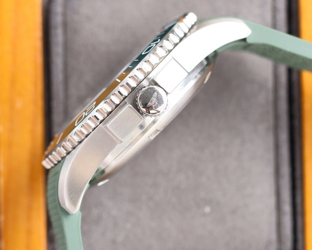 ロンジン「Longines」HydroConquestセラミックベゼル メンズウォッチ41MM