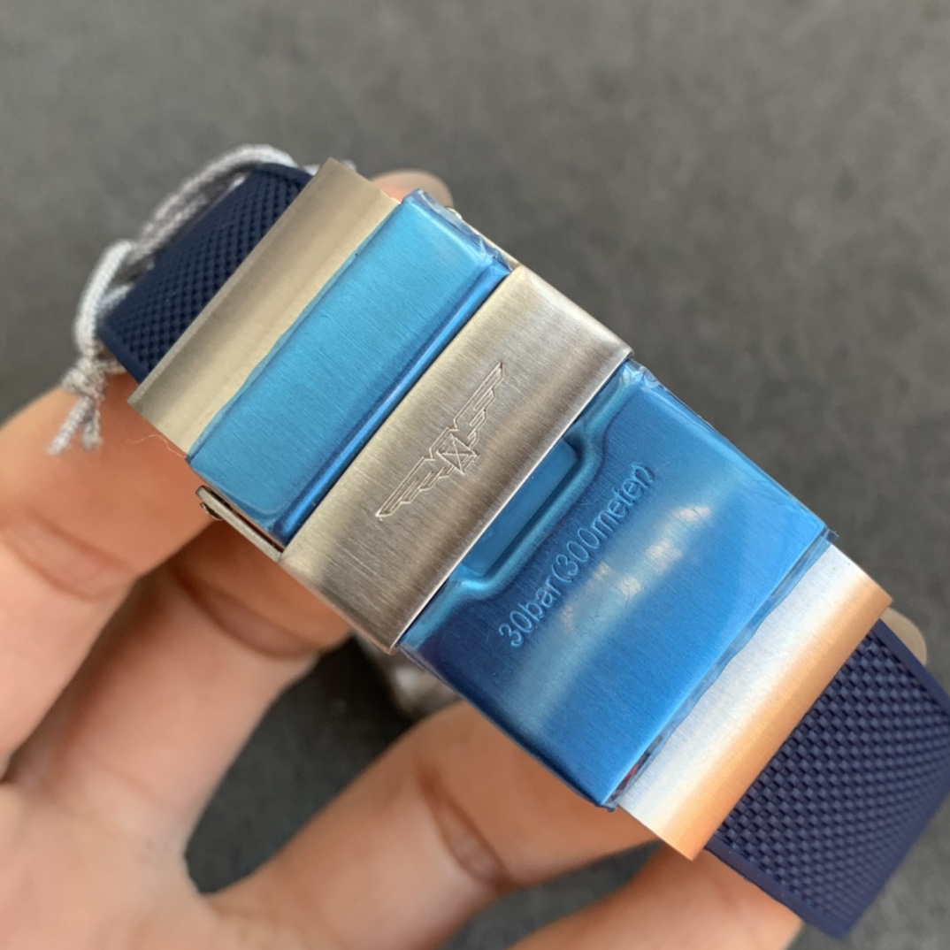 ロンジン「Longines」HydroConquestセラミックベゼル アイスブルー文字盤 メンズウォッチ41MM