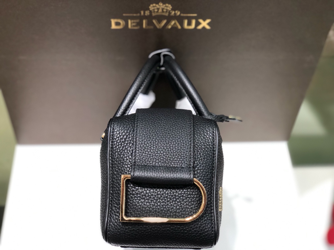 デルヴォー「Delvaux」Cool Box シリーズ ハンドバッグ