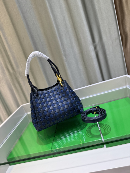 ボッテガ・ヴェネタ「Bottega Veneta」2024早秋 Andiamo Parachute ショルダーバッグ