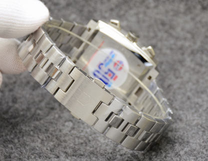 タグ・ホイヤー「TAG Heuer」カレラ クォーツ メンズウォッチ 40mm
