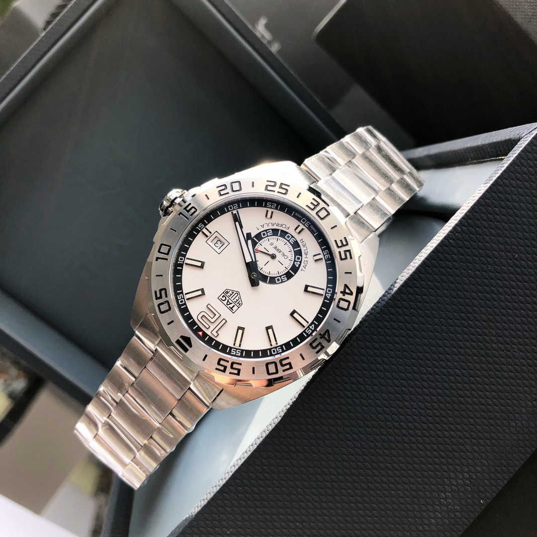 タグ・ホイヤー「TAG Heuer」カレラ ヒューアークロノグラフ スチールブレスレット 腕時計43mm