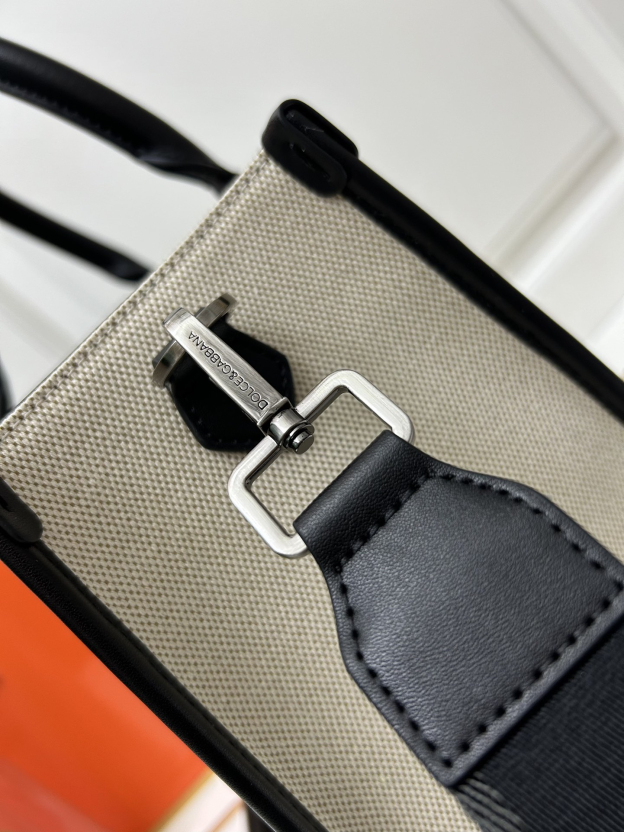 ドルチェ・アンド・ガッバーナ「D&G」キャンバス&レザー トートバッグ