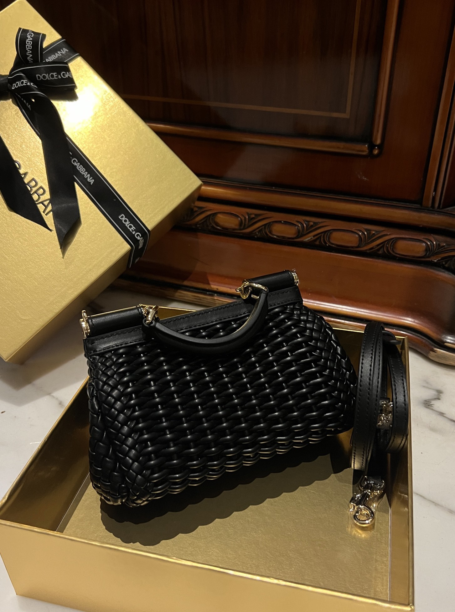 ドルチェ・アンド・ガッバーナ「D&G」コンパクト ロゴ ショルダーバッグ