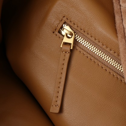 ボッテガ・ヴェネタ「Bottega Veneta」2025年 Hop ラージトートバッグ