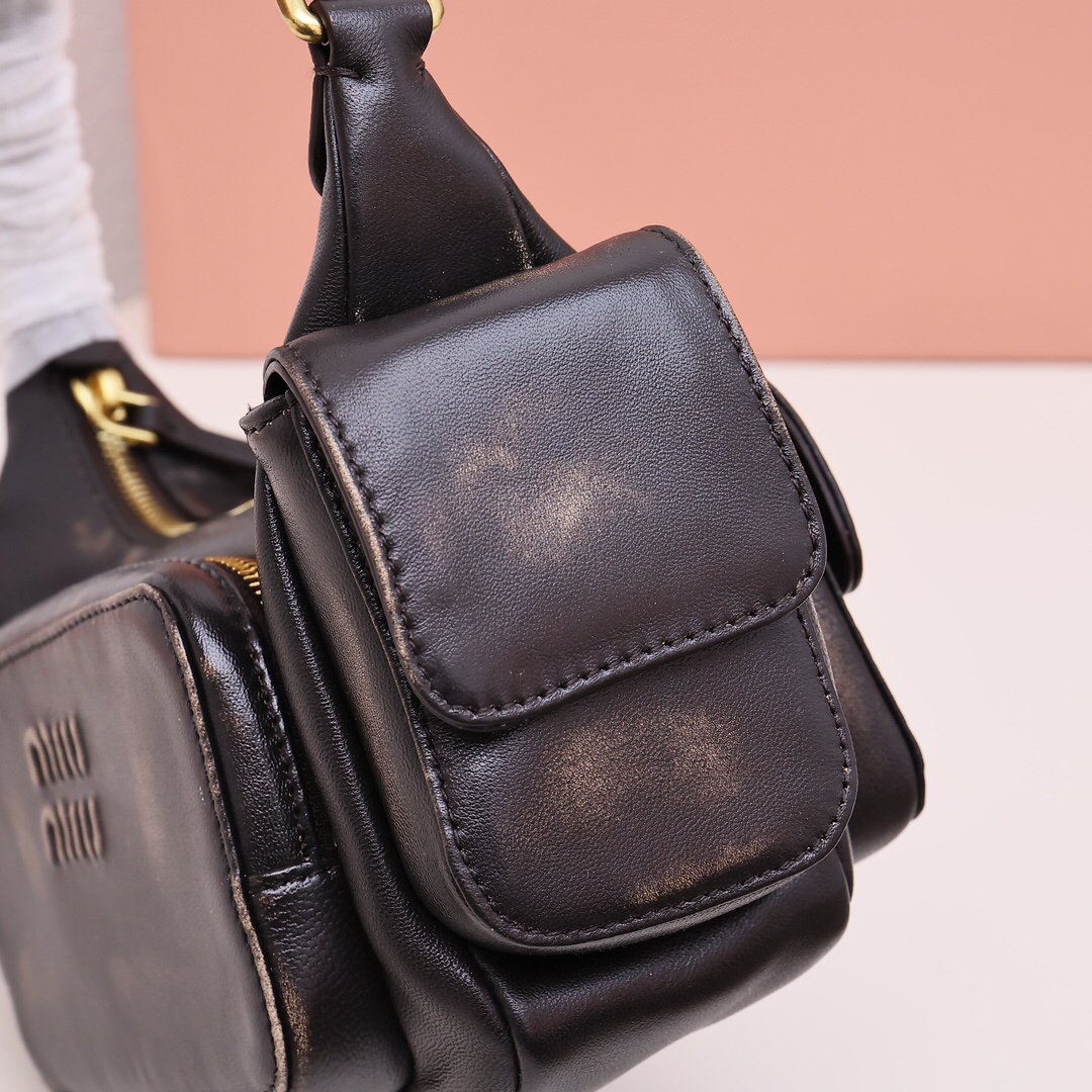 ミュウミュウ「Miu Miu」Matelassé バイカー バッグ