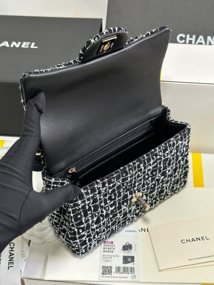 シャネル「Chanel」24P ツイード スパングル CFミニ ショルダーバッグ