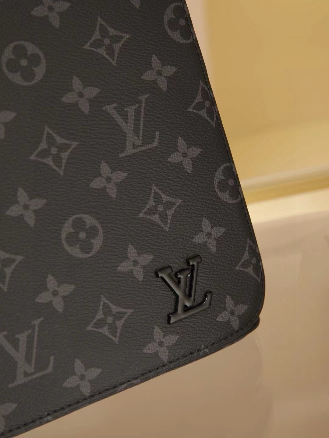 ルイ・ヴィトン「Louis Vuitton」District モノグラム・エクリプス スモール メッセンジャーバッグ