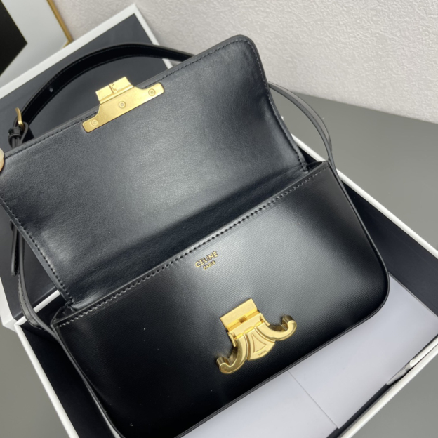 セリーヌ「Celine」凱旋門小脇バッグです