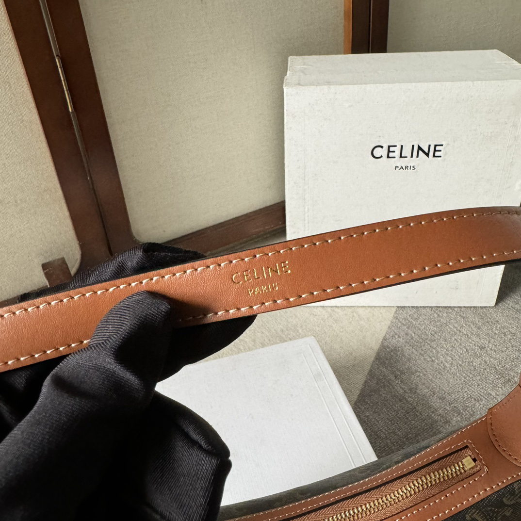 セリーヌ「Celine」エロイーズ・トリアンフ スモールレザーショルダーバッグ