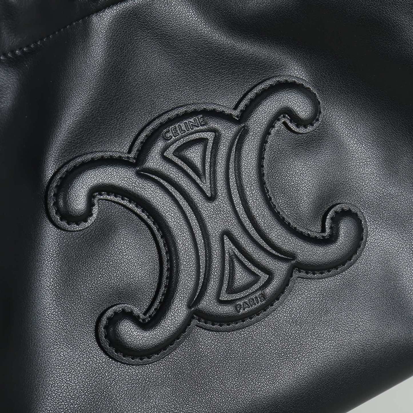 セリーヌ「Celine」トリアンンフ スムースレザー ドローストリングバッグ