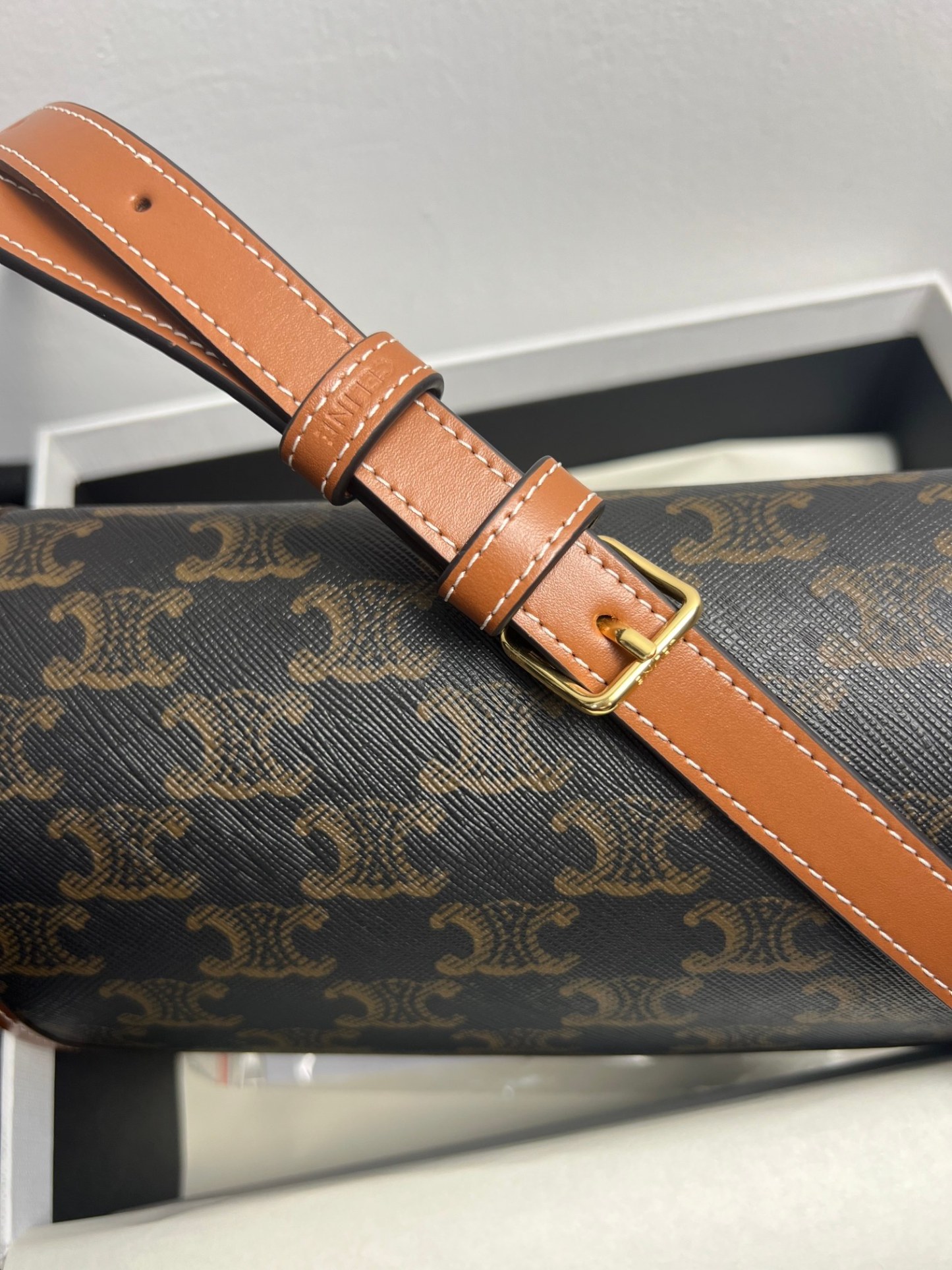 セリーヌ「Celine」トリアンフ モノグラム サドルバッグ